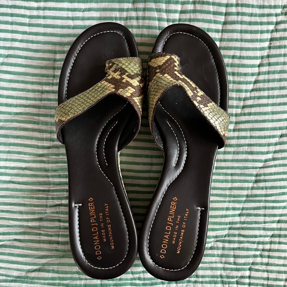 Donald Pliner Salya Sandals Size 9 Green Snake EUC